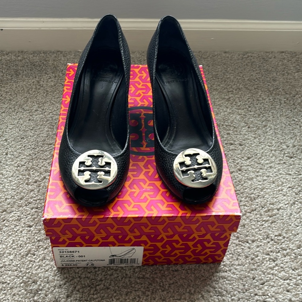 Tory Burch Black Pebbled Leather Wedges with Silver Emblem - size 7M